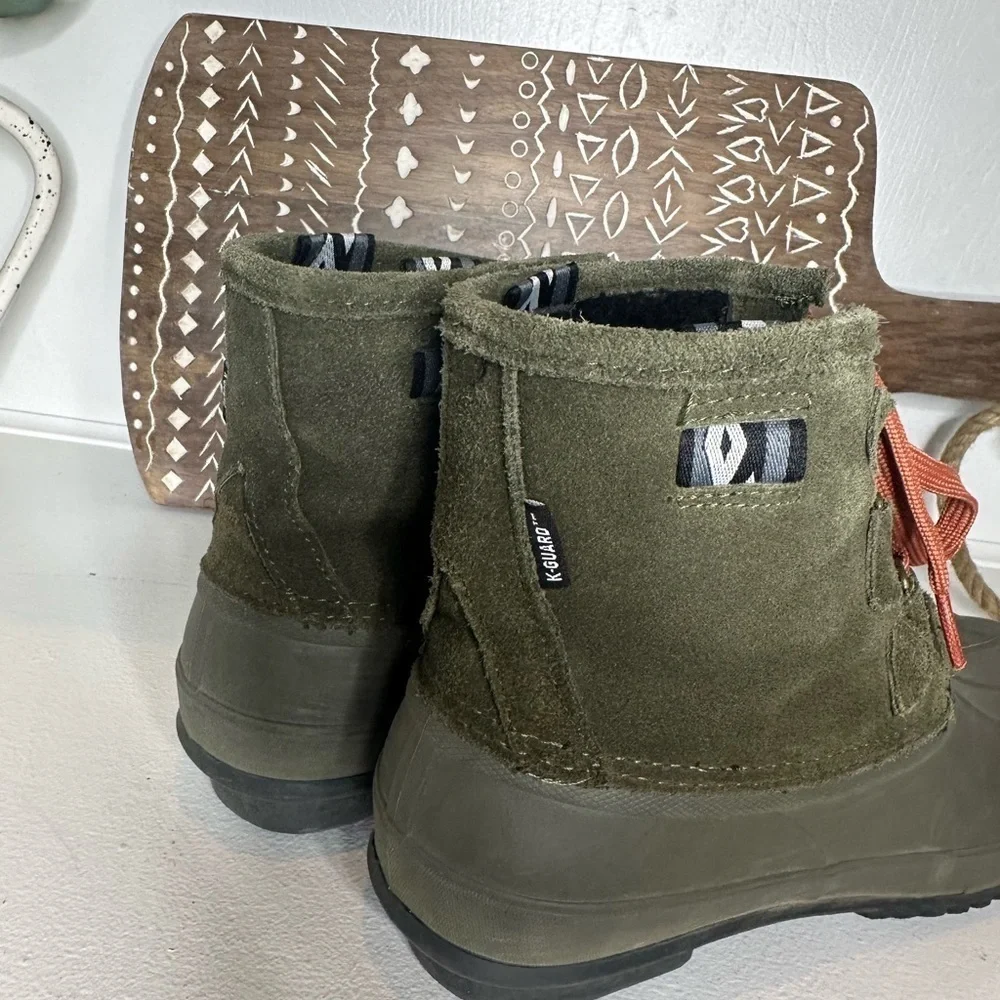Khombu Olive Green Outdoor Crest Duck Boots with Orange Laces Women's - Size 9